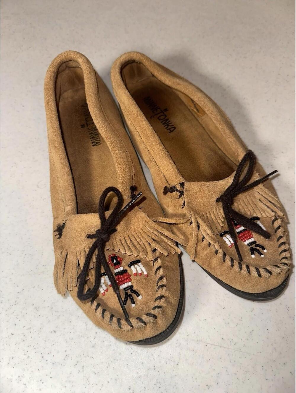 Minnetonka Moccasins Women Sz 8 Slip-on Shoes Tan Suede Leather Beaded Eagle
